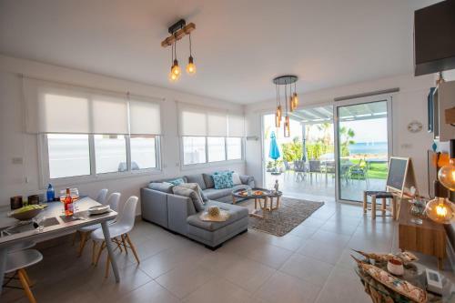 Ayia Thekla Seafront Villa Dagi