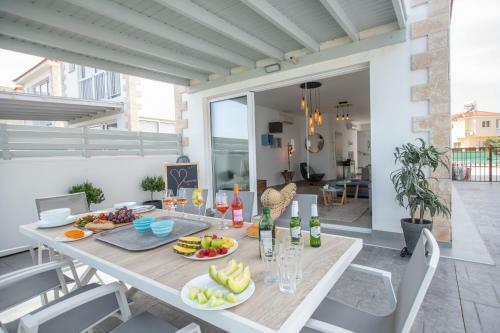 Ayia Thekla Seafront Villa Dagi