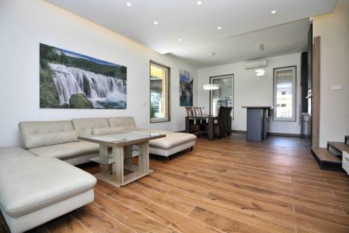 Wood & Green Luxury Villa Estate
