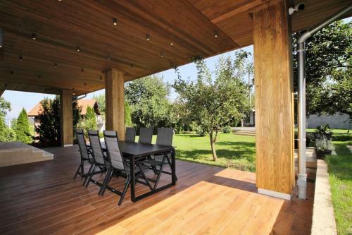 Wood & Green Luxury Villa Estate