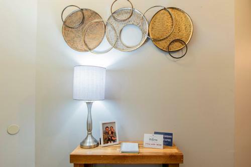 Hazel's Happy Hideaway- Midtown Mobile!