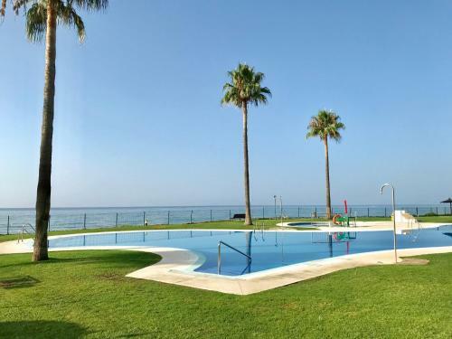 Apartamento Mi Capricho, Beachfront, Grownfloor, Private Garden & Terrace