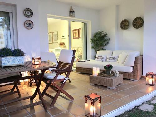 Apartamento Mi Capricho, Beachfront, Grownfloor, Private Garden & Terrace