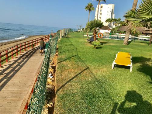 Apartamento Mi Capricho, Beachfront, Grownfloor, Private Garden & Terrace
