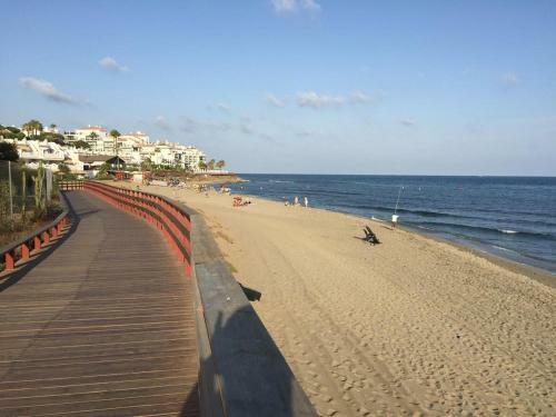 Apartamento Mi Capricho, Beachfront, Grownfloor, Private Garden & Terrace