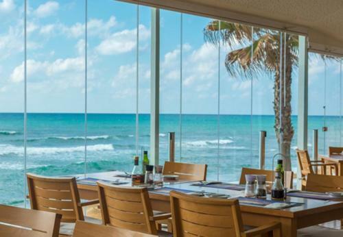Apartamento Mi Capricho, Beachfront, Grownfloor, Private Garden & Terrace