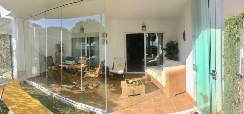 Apartamento Mi Capricho, Beachfront, Grownfloor, Private Garden & Terrace