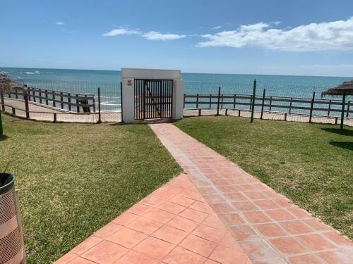 Apartament Mansion Beachfront - Apartments With Sea Views