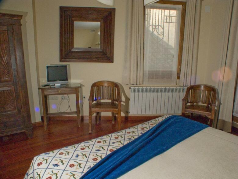 Hotel La Posada Del Ti�tar