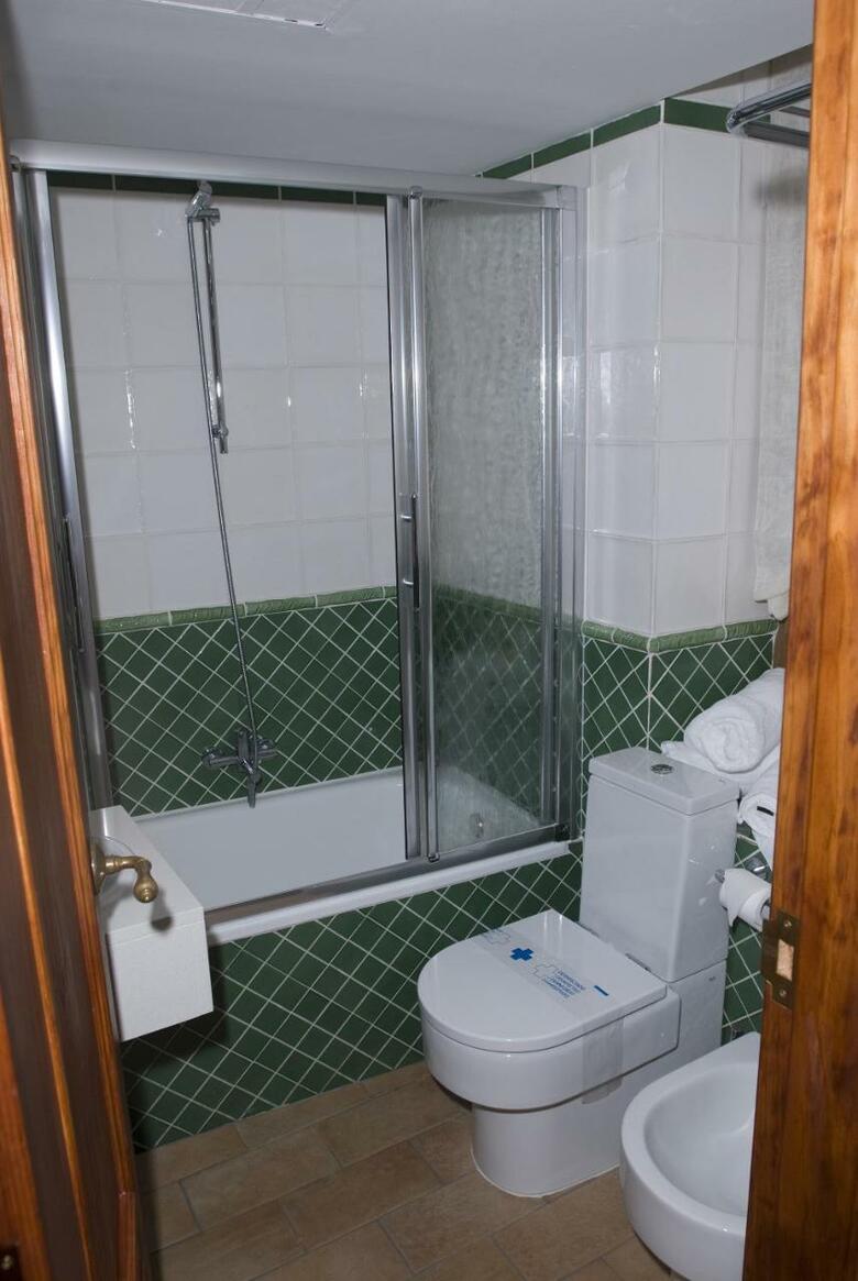 Hotel La Posada Del Ti�tar