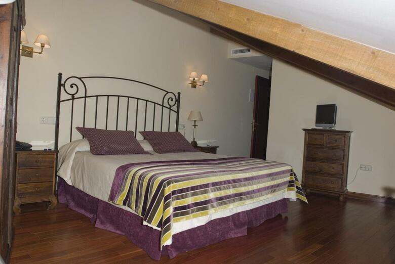 Hotel La Posada Del Ti�tar