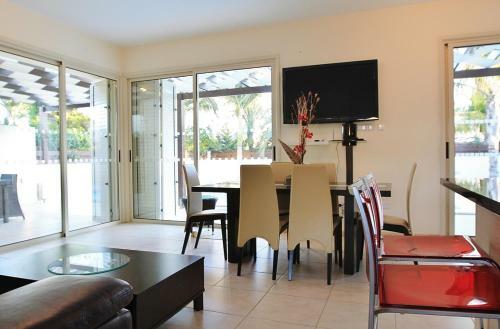 Villa Larnaca Bay Resort
