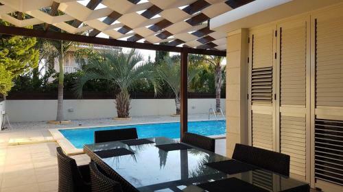 Villa Larnaca Bay Resort