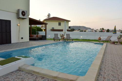Villa Limni Pool House