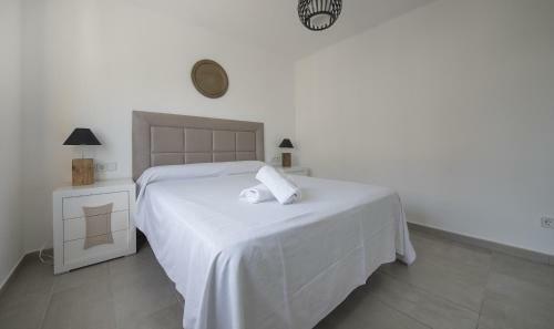 R13 Beachfront Apartment Segur