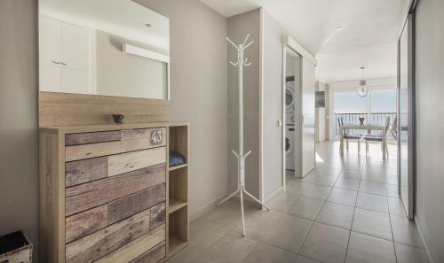 R13 Beachfront Apartment Segur