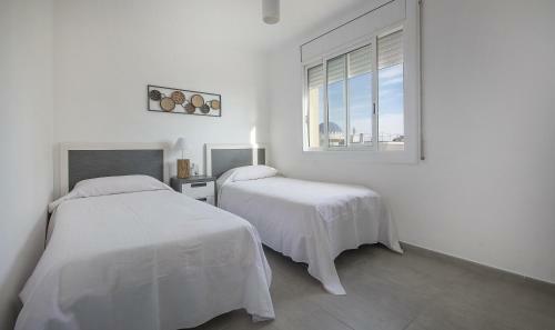R13 Beachfront Apartment Segur