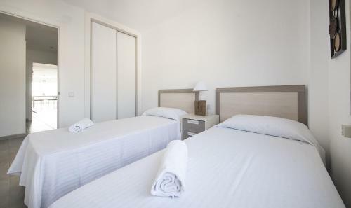 R13 Beachfront Apartment Segur