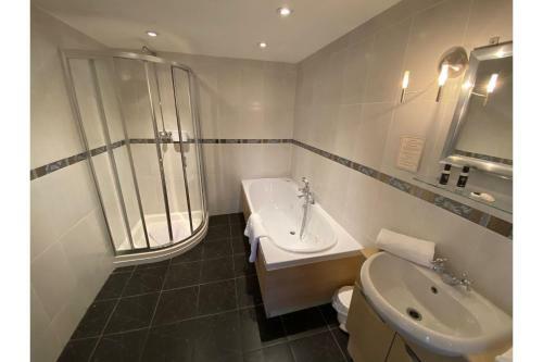 Hostal Lamphey Hall Hotel