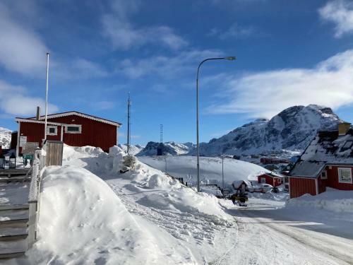 Isi4u Apartments, Snowmobile And Dogsled