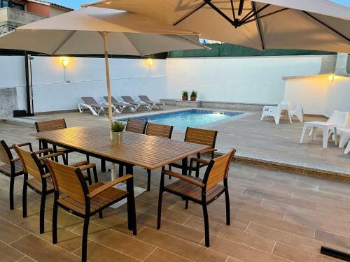 Vivienda Adosada Con Piscina Cerca de La Playa