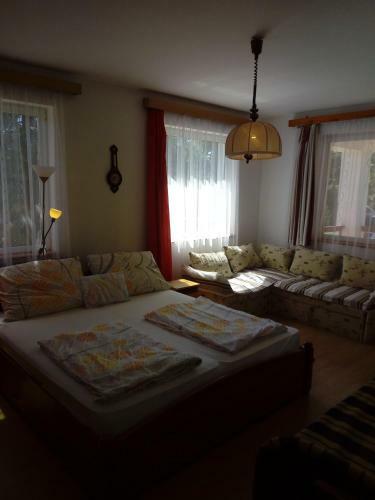 Eszter H�z