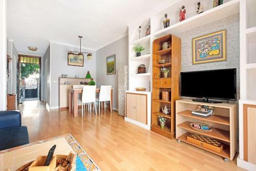 Lovely 2-bed House With Terrace And Pool Chayofa