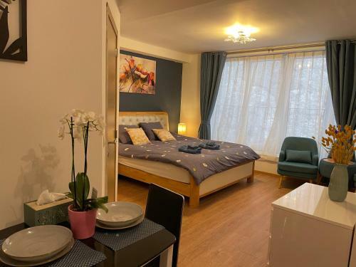 Hostal G�tes Sax 1