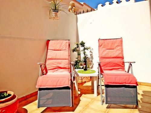 Remarkable 2-bed House In Chayofa With Pool