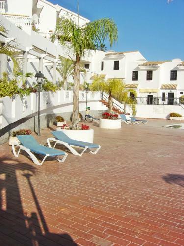 Remarkable 2-bed House In Chayofa With Pool