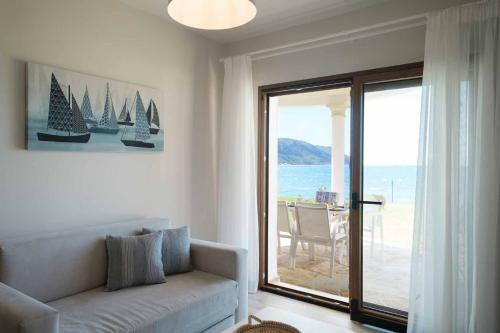 Armikes Beachfront Suites Afionas