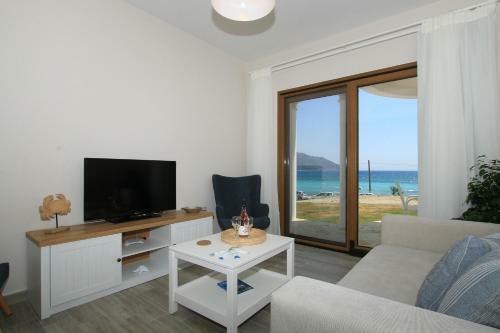 Armikes Beachfront Suites Afionas