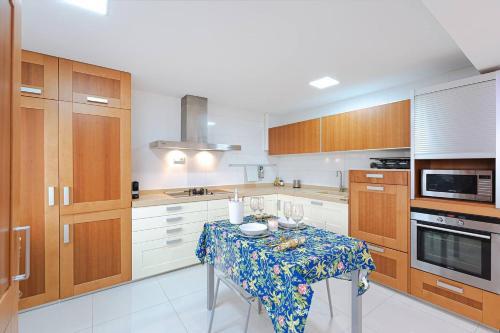 Apartment With Jacuzzi Near The Beach Arenales