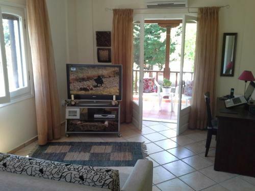 Villa Beachfront Home For 8, Kalifteri Beach, Afissos