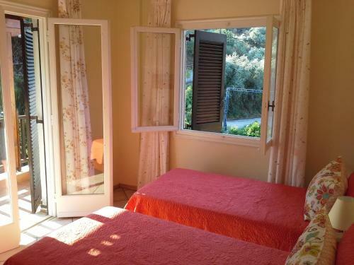 Villa Beachfront Home For 8, Kalifteri Beach, Afissos