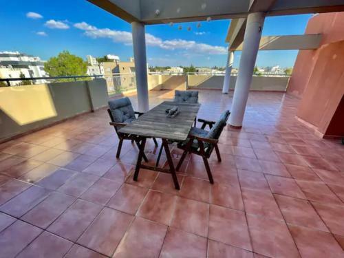 Apartamento 3-bdr Modern Apt. With Panoramic View Of Nicosia