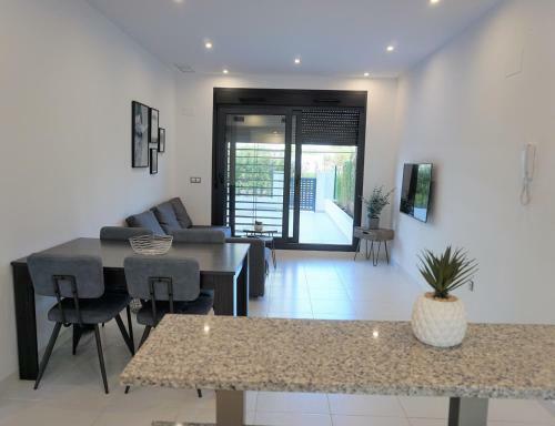 Cosy Ground Floor Apartment With Direct Access To The Pool