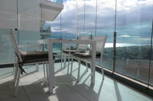 White Luxury Apartment