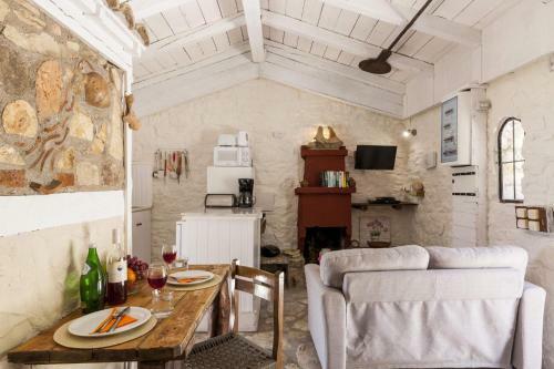 Scirocco & Folitsa Villas