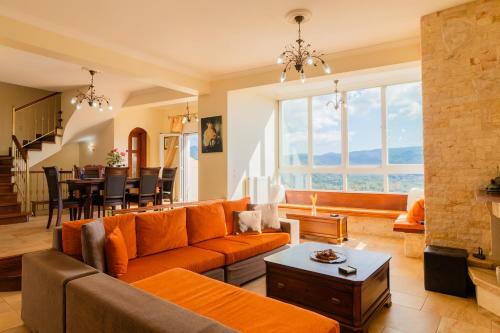 Villa Dinos