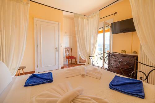 Villa Dinos