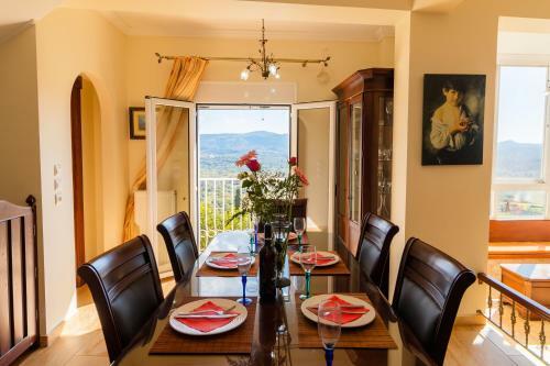 Villa Dinos
