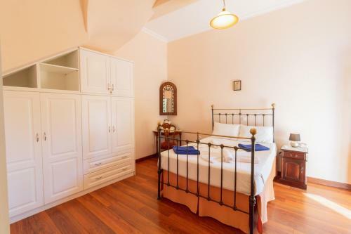 Villa Dinos