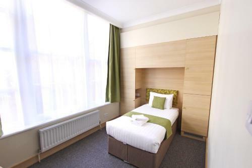 Surtees Hotel