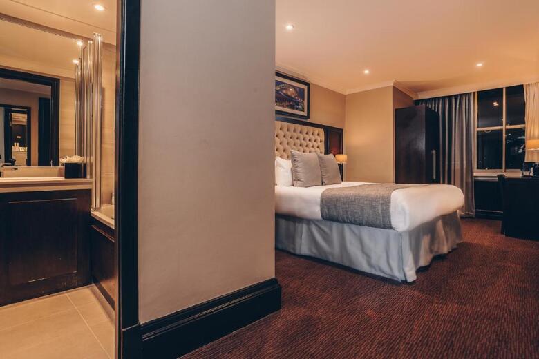 Hotel Thistle Newcastle City Centre, The County