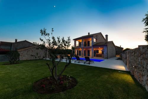 Luxury Stone Villa Banovi With Pool