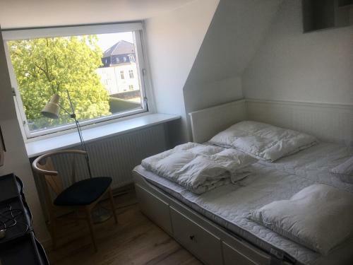2 Br Apartment On Walk Street