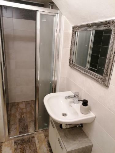 Apartment B B B