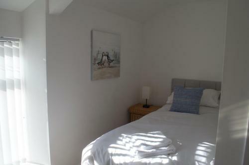 The Cwtch, With Log Fire, Sleeps 5, Pets Welcome, Nr Zip World Tower