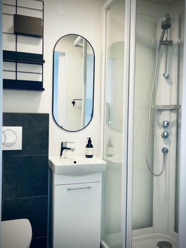 Central And Cosy Apartment With Free Parking